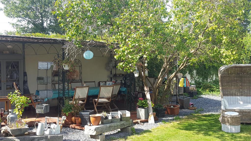 Le Bonimenteur Bed & Breakfast *